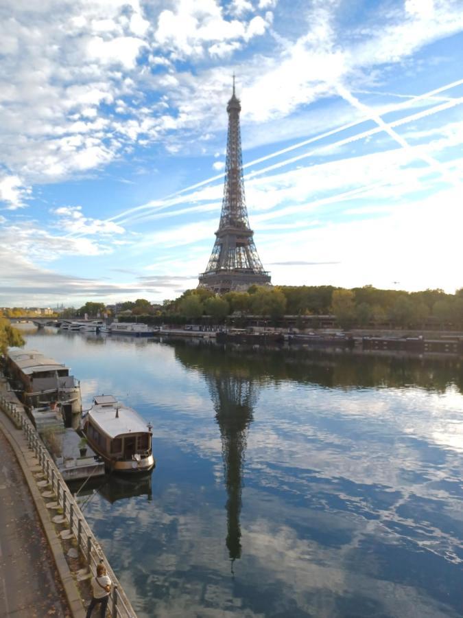 Toureifelchampselysee * Parijs